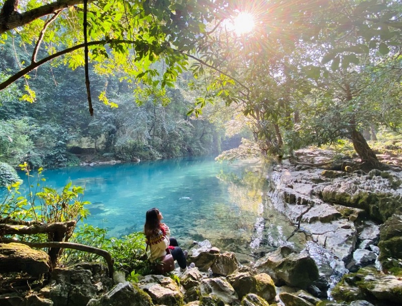 vẻ đẹp yên bình bên suối Lênin