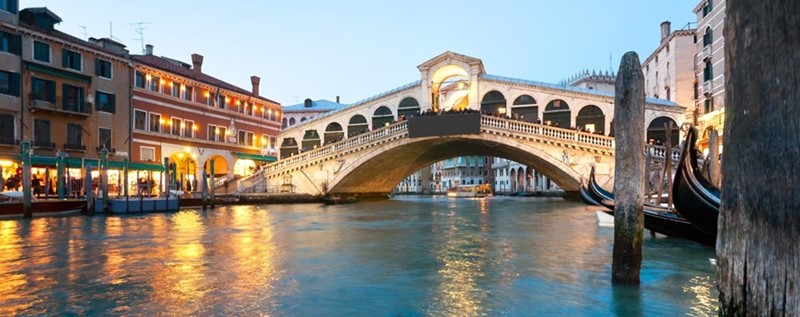 Cầu Rialto (Rialto Bridge) Venice, Italia