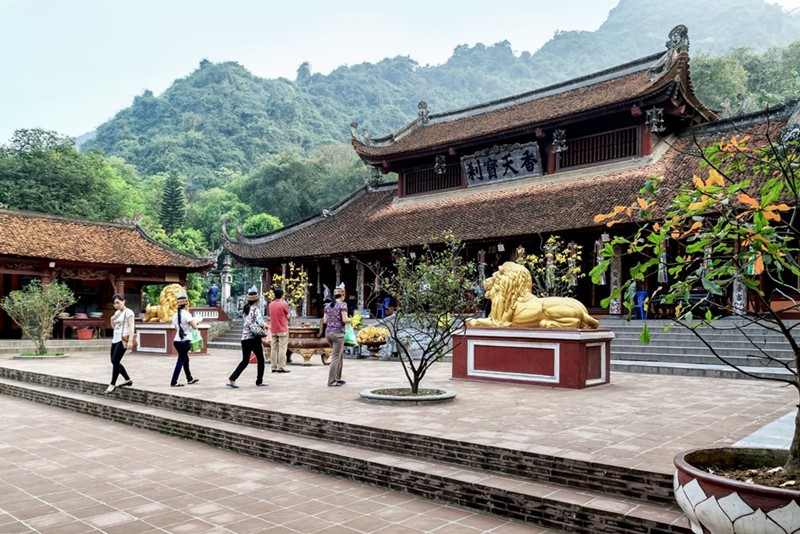 chùa Hương mùa xuân có nhiều khách tới