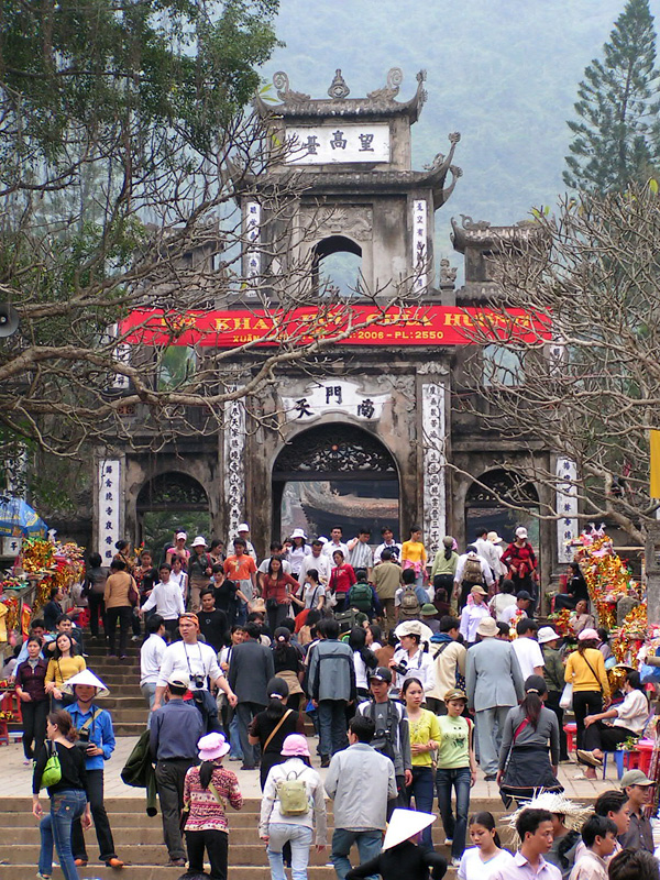 Đi chùa Hương cần sẵm lễ đầy đủ
