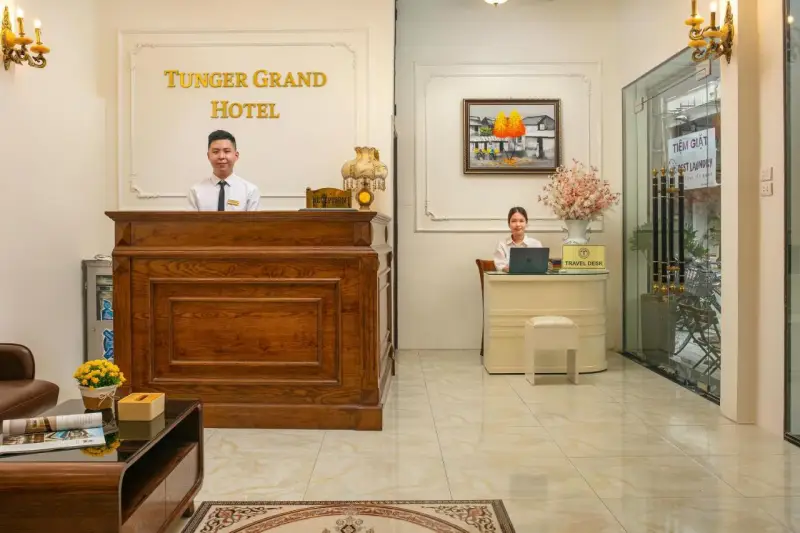  Tunger Grand Hotel - lê tân