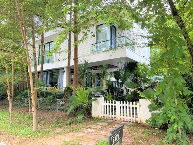 Cổng villa B105