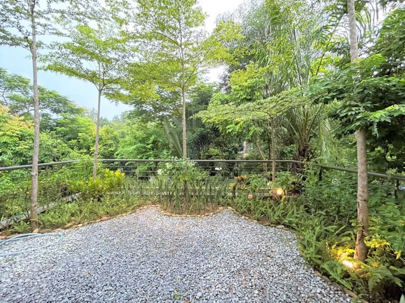 Villa nhiều cây xanh