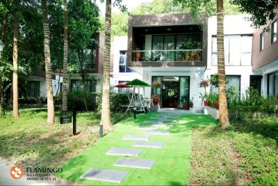 cây xanh bao quanh rọp bóng mát