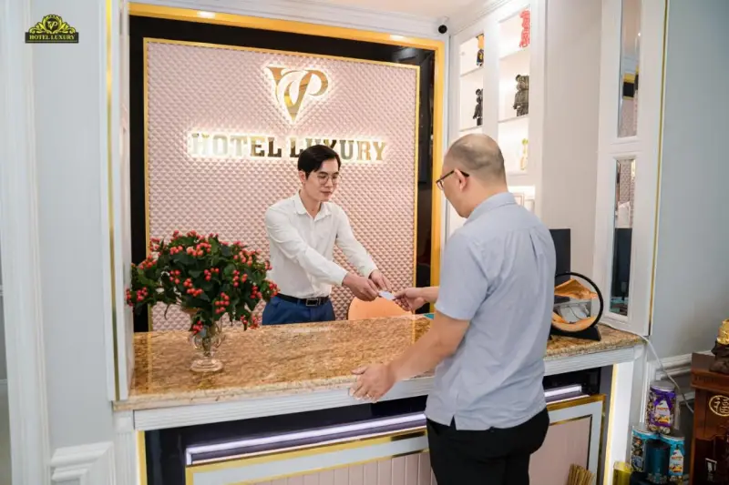 VP Hotel Luxury Dịch vụ lễ tân 24h
