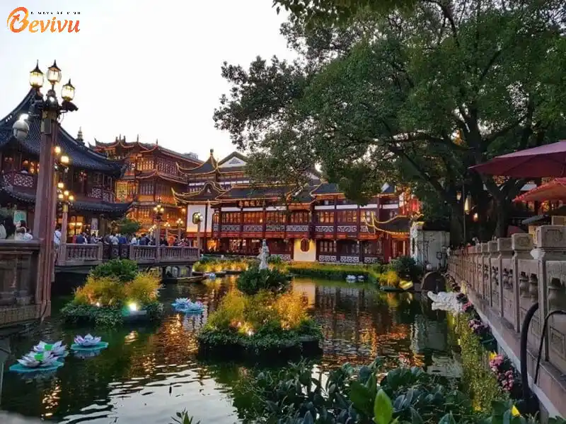 Quang cảnh tại Vườn Dự Viên Vườn Dự Viên - viên ngọc xanh giữa lòng Thượng Hải