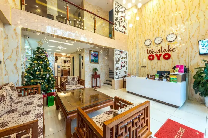 lễ tân tại Westlake Tay Ho Hotel