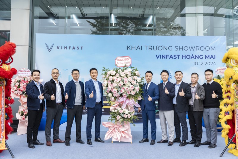 Kiechj bản tổ chức lễ khai trương showroom vinfast