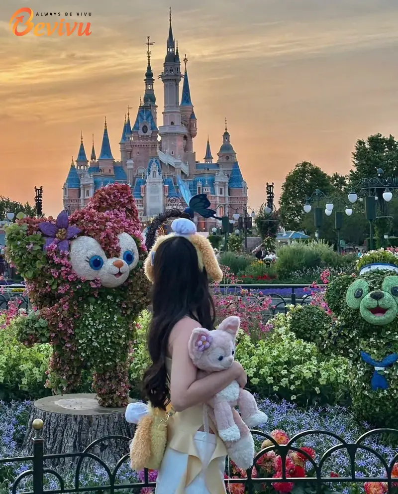 Du khách check-in tại Disneyland Thượng Hải Khám phá các điểm đến tại Tour Thượng Hải