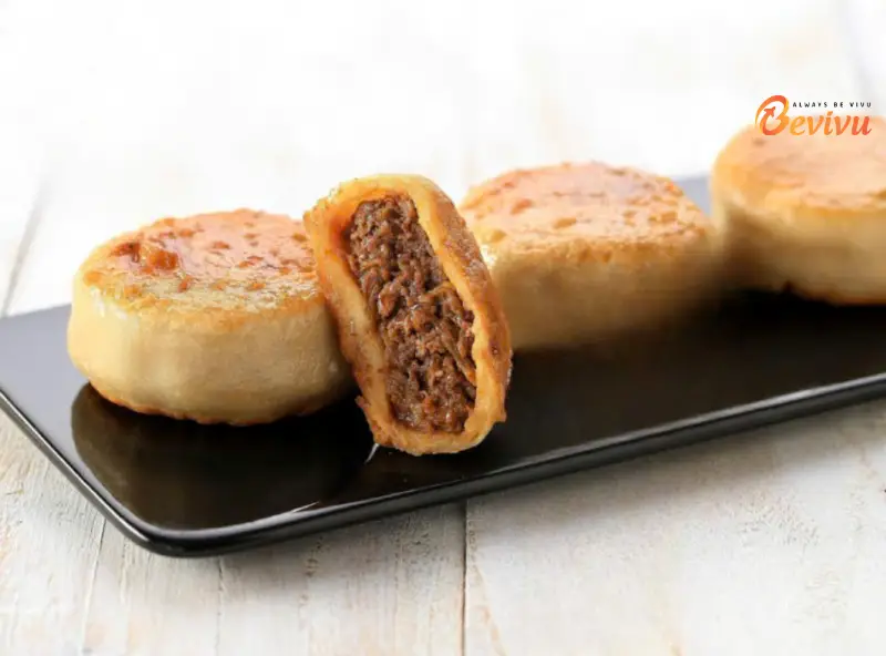 Bánh nướng nhân thịt với lớp vỏ giòn rùm vàng đều Bánh nướng nhân thịt ẩm thực bắc Kinh
