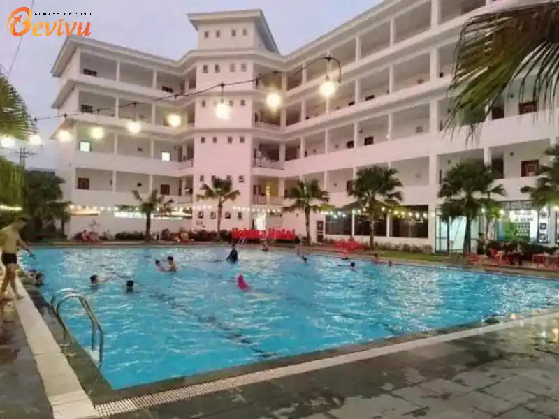 Hồ bơi ngoài trời Habana Hotel