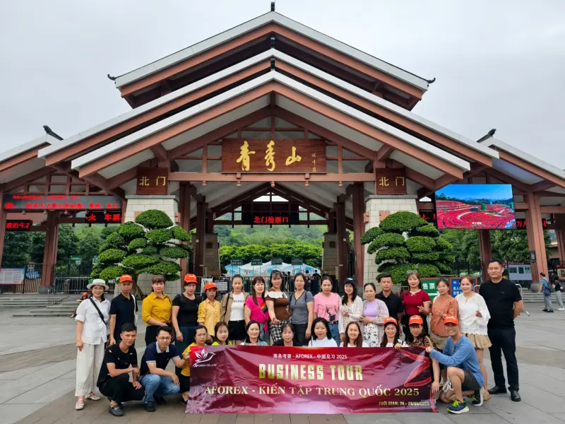 Cả đoàn lưu giữ khoảnh khắc đẹp tại Nam Ninh du lịch tour Nam Ninh