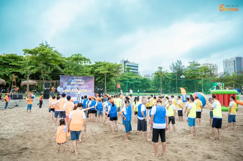 Năng lượng lan tỏa từ hoạt động teambuilding du lịch tập thể mùa hè cùng hoạt động teambuiding
