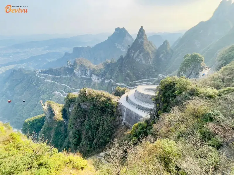 Quang cảnh tại Đại lộ Thiên Môn Sơn tour Trung Quốc