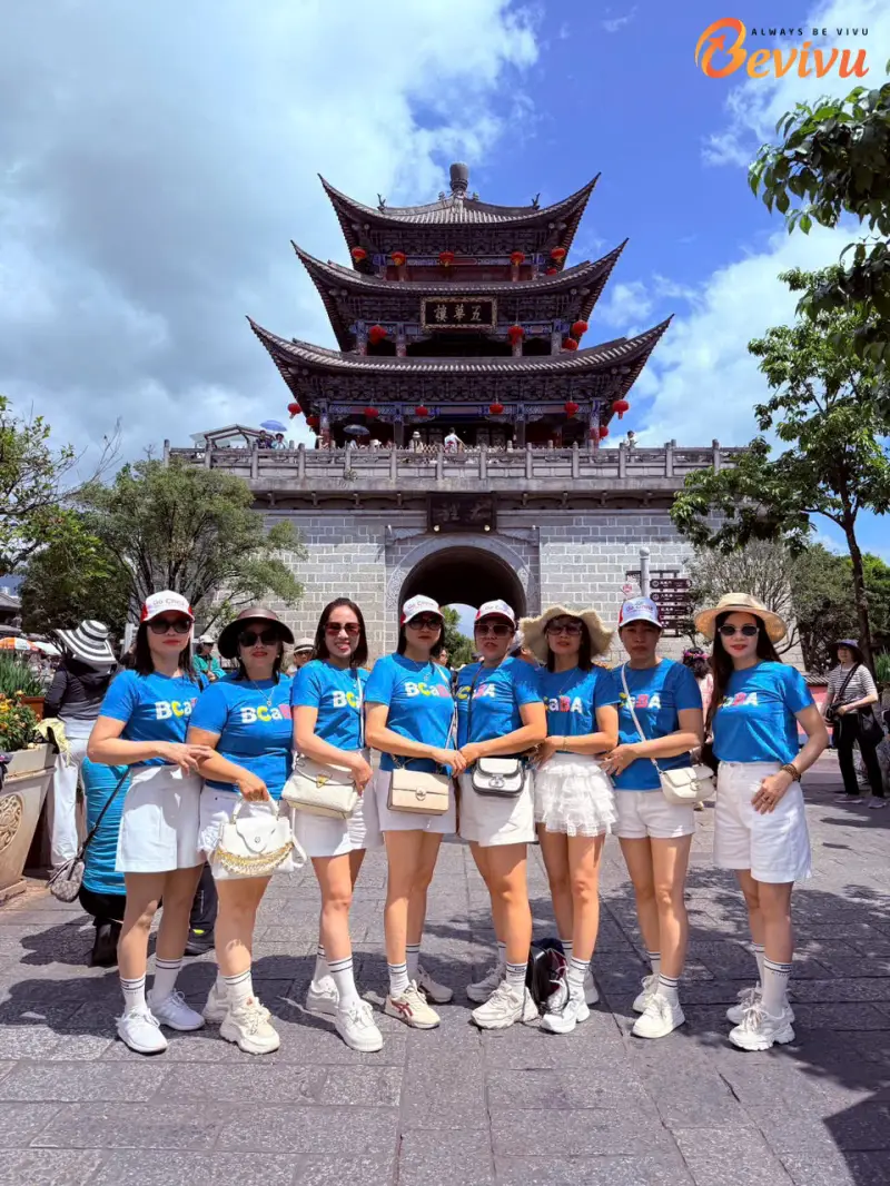 Du khách tham quan check-in tour Côn Minh du lịch Côn Minh Trung Quốc
