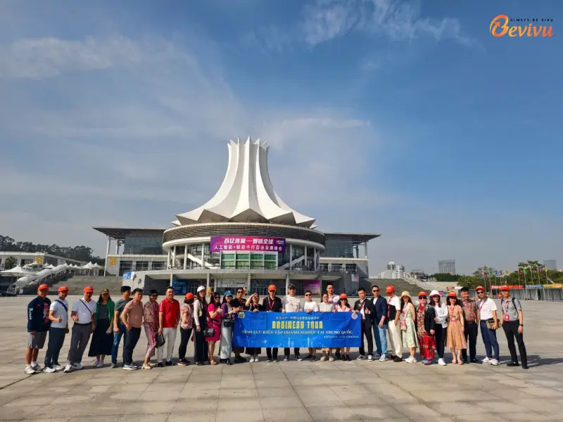Đoàn khách hào hứng khám phá Nam Ninh tour trung Quốc Nam Ninh 2025