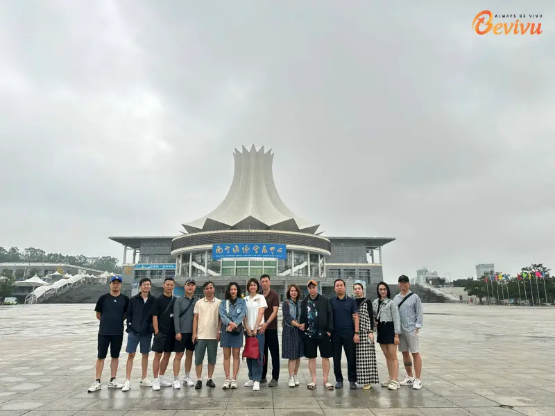 Đoàn khách check-in tại Nam Ninh Đoàn khách check-in tại Nam Ninh Trung Quốc