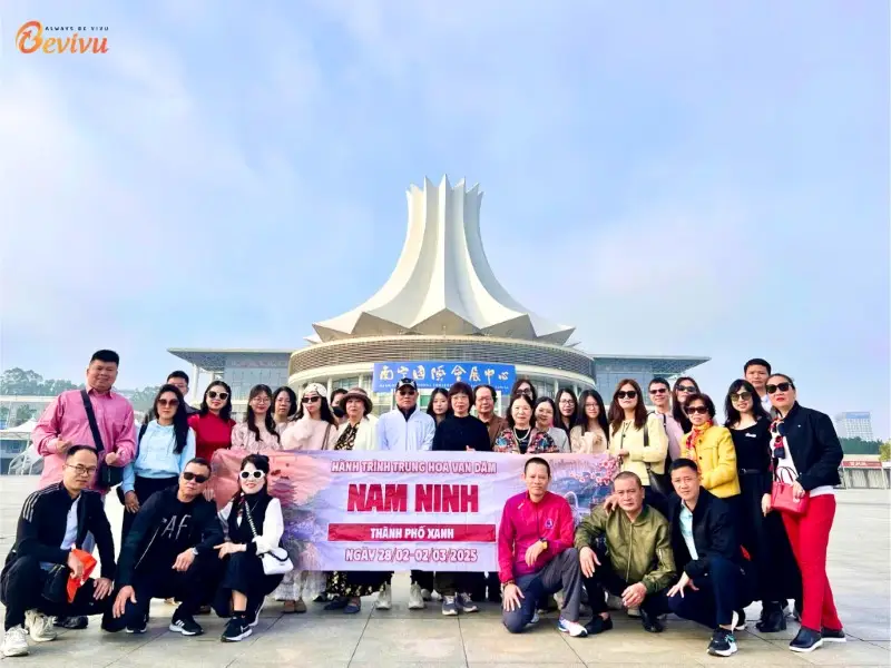 Đoàn khách tham gia tour Nam Ninh Đoàn khách tham gia tour Nam Ninh - Thái Bình Cổ Trấn 3N2Đ
