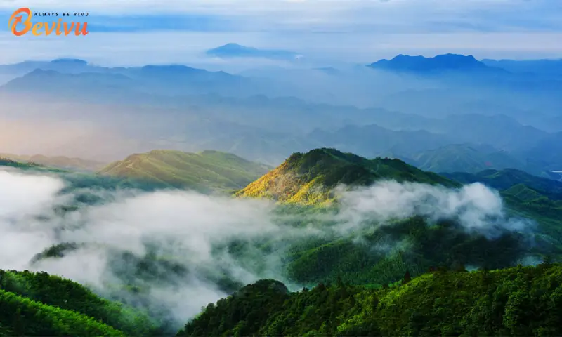 Phong cảnh núi Đại Vi Sơn khu thắng cảnh Đại Vi Sơn có vẻ đẹp tự nhiên hoang sơ với hệ sinh thái đa dạng