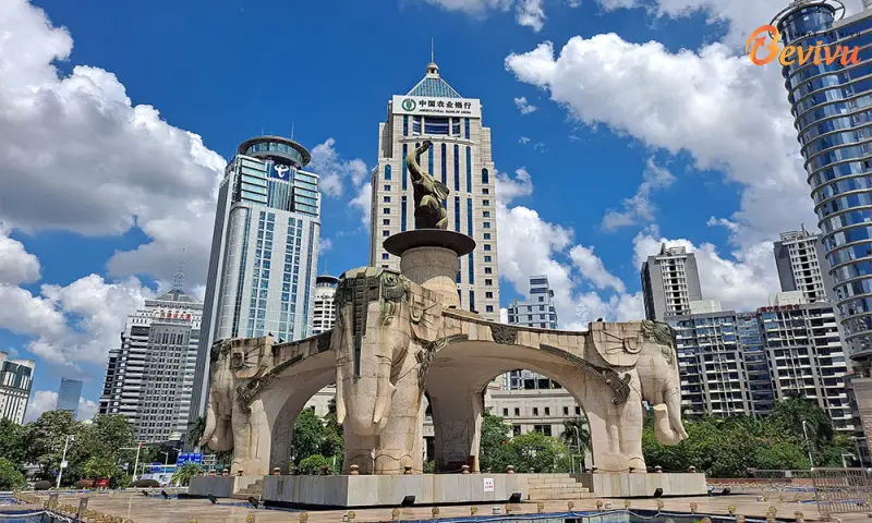 Quang cảnh tại Quảng trường Ngũ Tượng địa điểm du lịch tại Quảng trường ngũ tượng