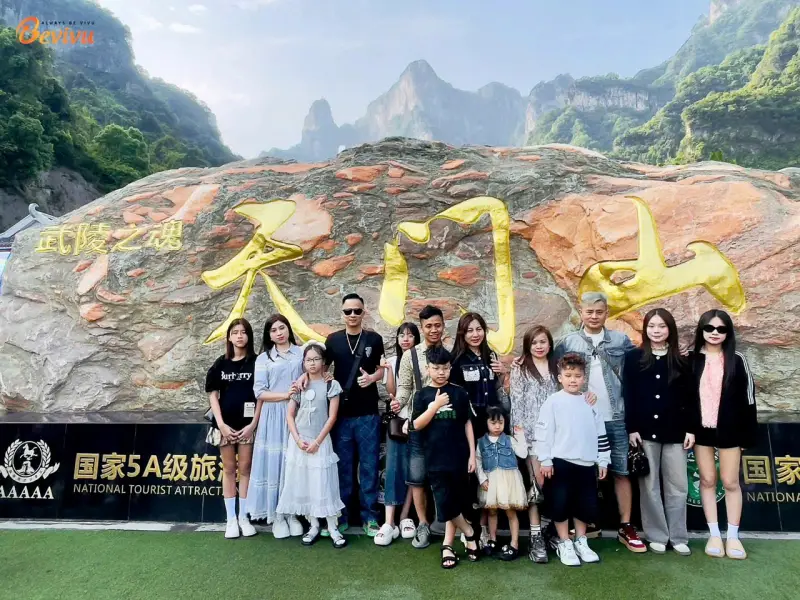 Đoàn khách du lịch Trương Gia Giới tour du lịch Trung Quốc Trương Gia Giới