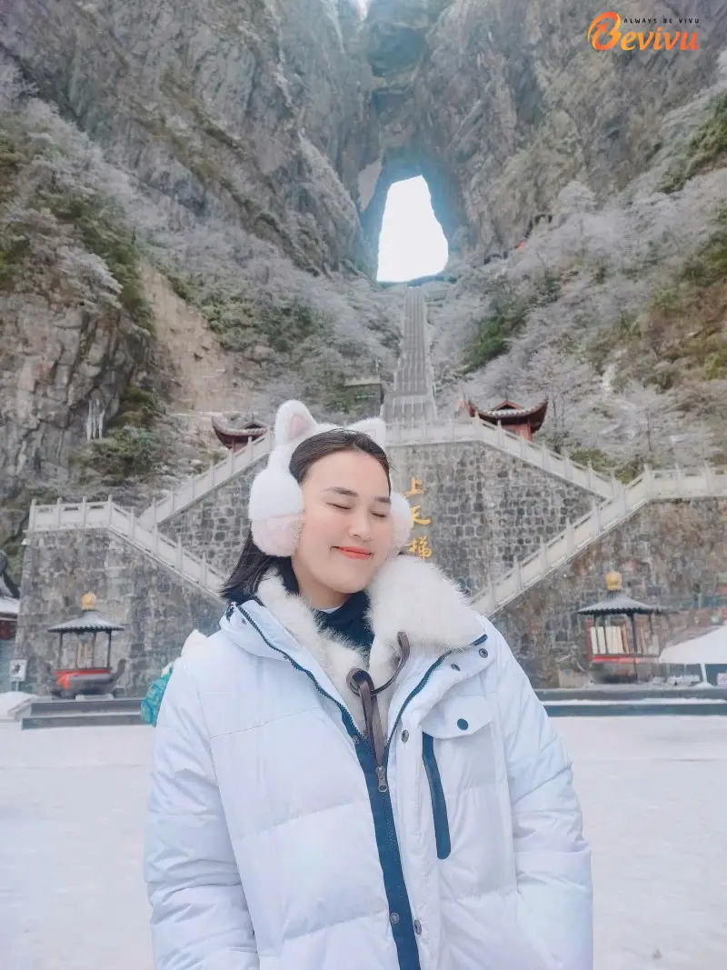 Khách hàng của Bevivu tham gia trải nghiệm tour Trung Quốc 5 ngày 4 đêm tour Thiên Môn Sơn