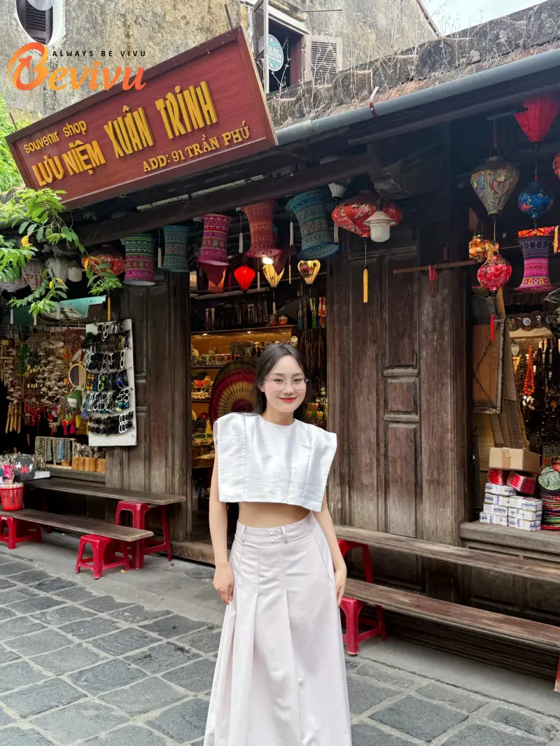 Những cửa hàng xinh xắn trong khu phố cổ Hội An