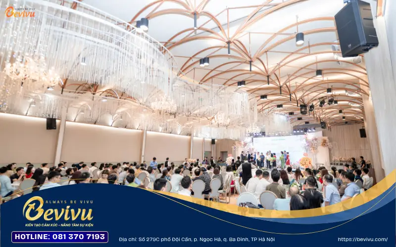 Hội nghị doanh nghiệp quy mô lớn với sự tham gia của nhiều đối tác Không gian tổ chức sự kiện sang trọng