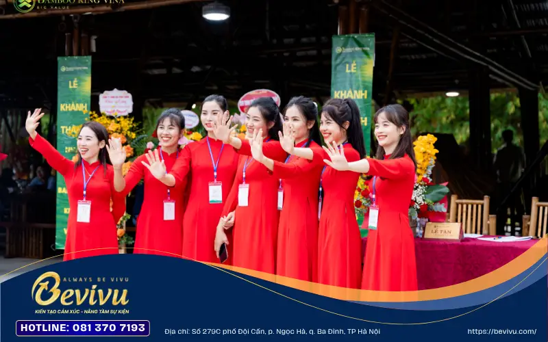 Đội ngũ lễ tân tiếp khách