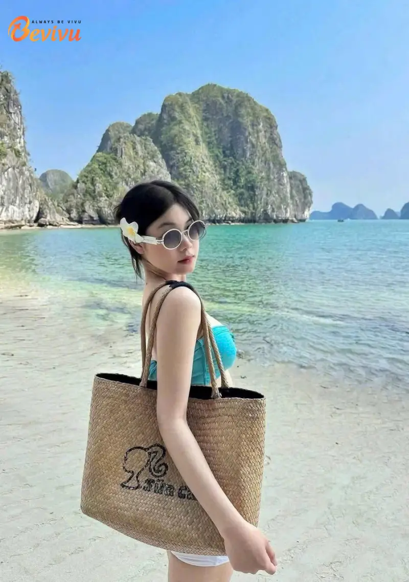 du khách check-in du lịch tour đảo cát bà