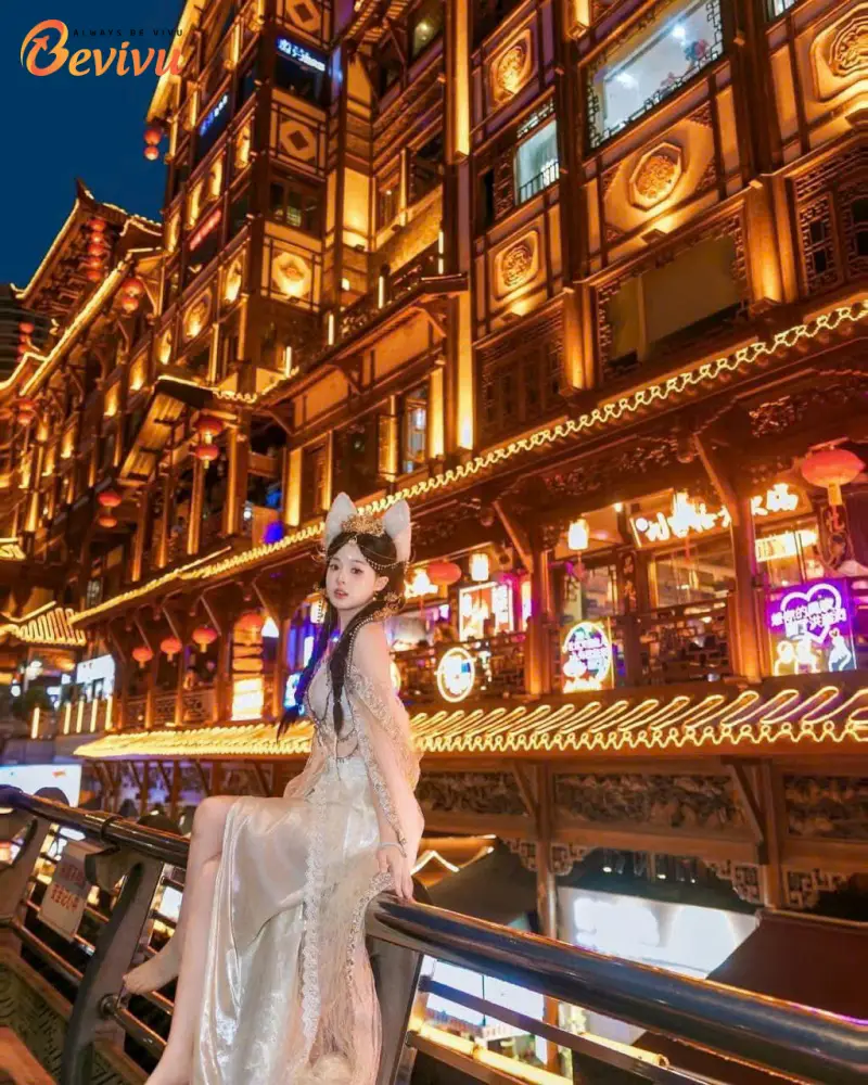 Du khách check-in sống ảo tại Hồng Nhai Động du lịch hồng nhai động trùng khánh