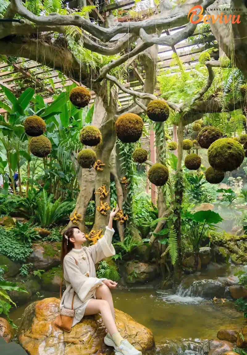 Du khách check-in tại Nam Ninh Thanh Tú Sơn Du khách du lịch tại Nam Ninh Thanh Tú Sơn