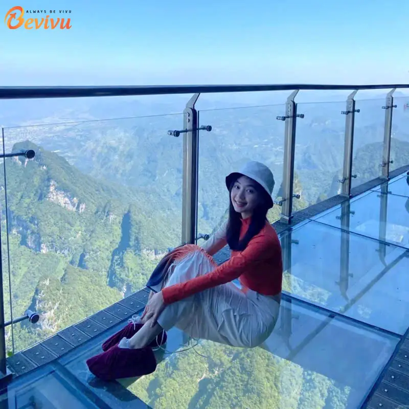 Du khách check-in tại Sạn Đạo Kính du khách du lịch tour trương gia giới