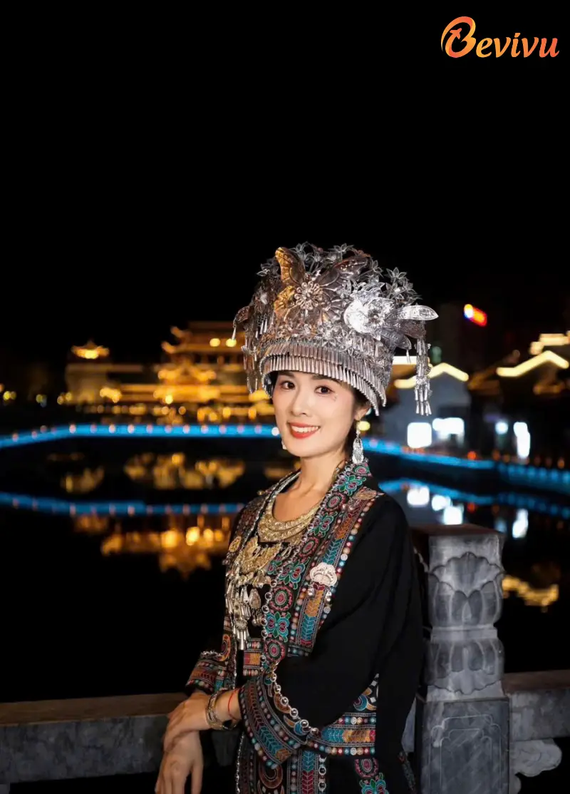 Du khách check-in với trang phục dân tộc Trang phục dân tộc tại Thái Bình Cổ Trấn