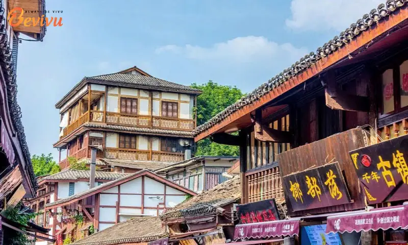 Từ Khí Khẩu với những mái ngói rêu phong đặc trưng của cổ trấn du lịch từ khí khẩu cổ trấn