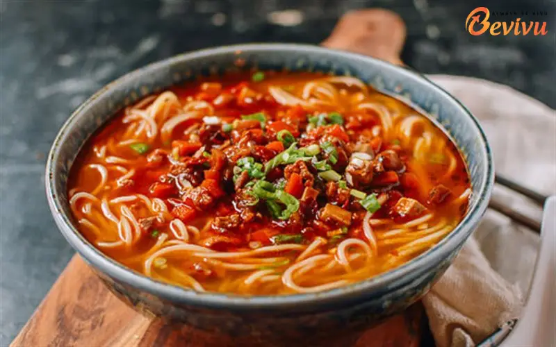 Mì Dan Dan với sợi mì mềm dai với hương vị cay nồng ẩm thưucj củu trại câu mì dan dan