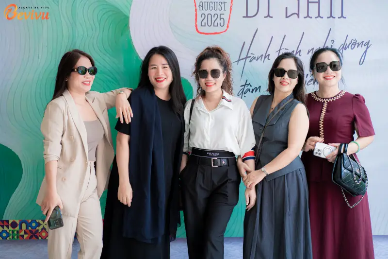 Khách hàng check-in tại Flamingo Tân Trào