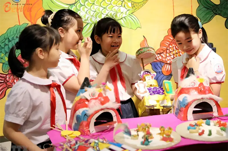 Trẻ em hào hứng với hoạt động làm đồ chơi Trung Thu làm đồ chơi trung thu trong ngày lễ trung thu