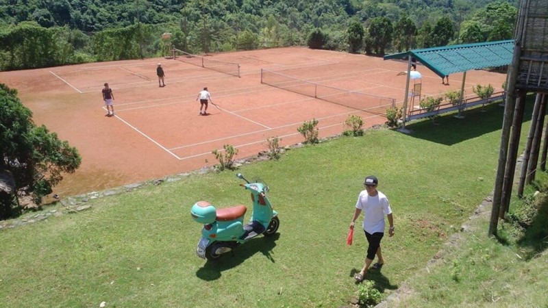 sân tennis lớn