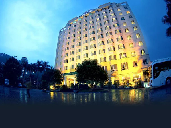 Starcity Halong Bay Hotel về đêm