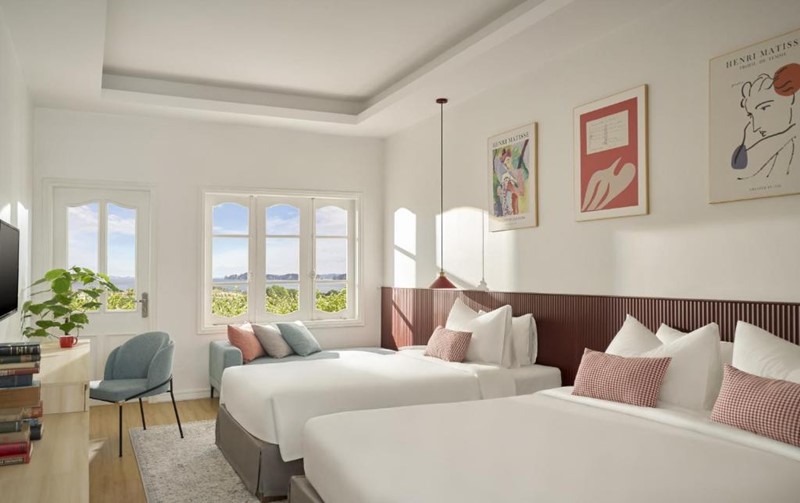 phòng 3 người với giường lớn, thiết kế hiện đại màu sắc trẻ trung