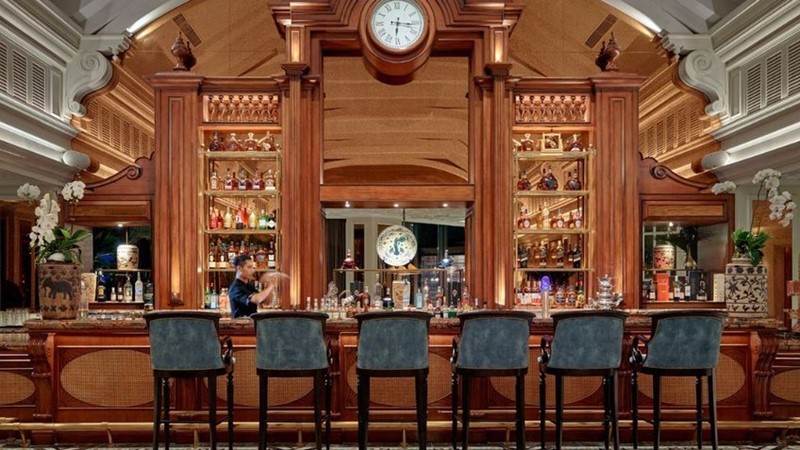 Quầy bar với nhiều đồ uống cho du khách lựa chọn
