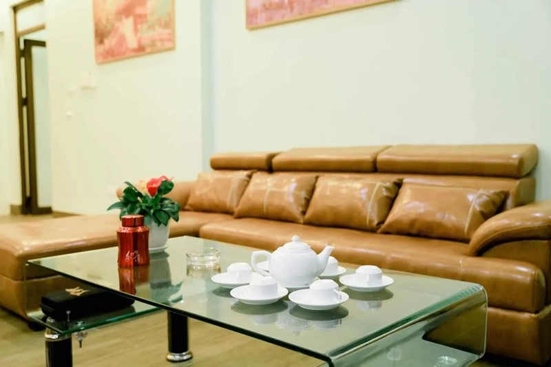 phòng khách có sofa lớn