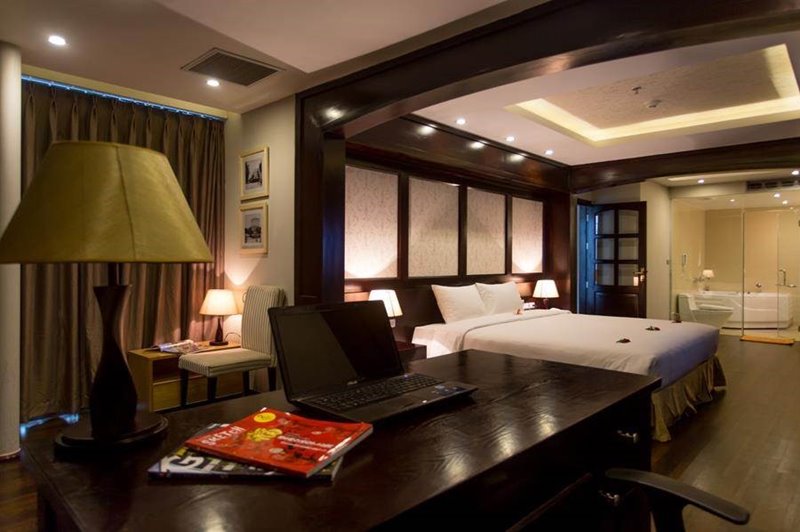 Giường đôi lớn tại Parkside Sunline Hotel cho bạn có một giấc ngủ thật trọn vẹn và nạp lại năng lượng sau ngày dài khám phá thành phố 