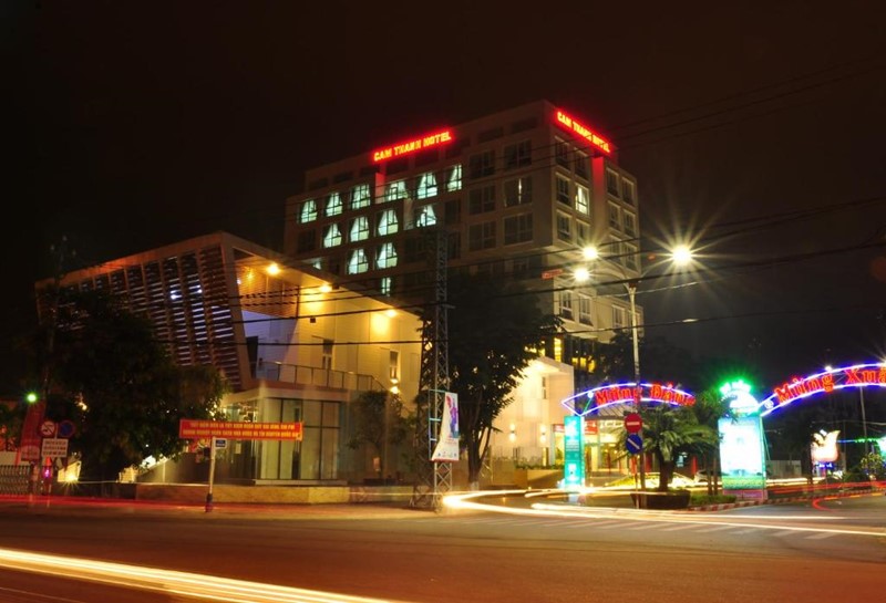 cảnh khách sạn về đêm